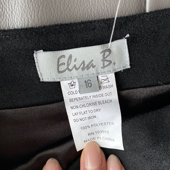 Velour polyester skirt in black with braided detail in front. A line fit. - Picture 2 of 5